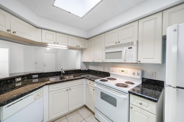 3020 Alcazar Place 202, Palm Beach Gardens, FL 33410