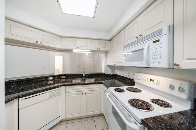 3020 Alcazar Place 202, Palm Beach Gardens, FL 33410