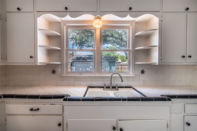 3038 Austin St, Corpus Christi, TX 78404