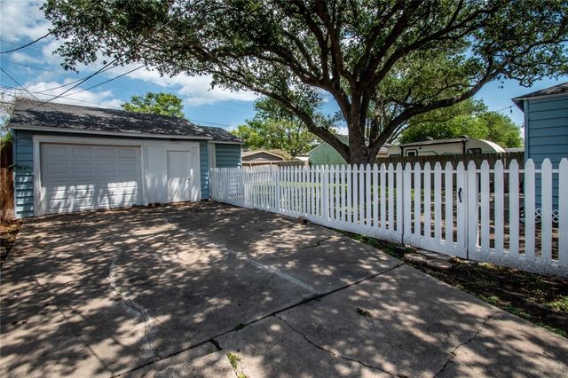 3038 Austin St, Corpus Christi, TX 78404