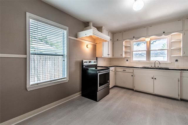 3038 Austin St, Corpus Christi, TX 78404