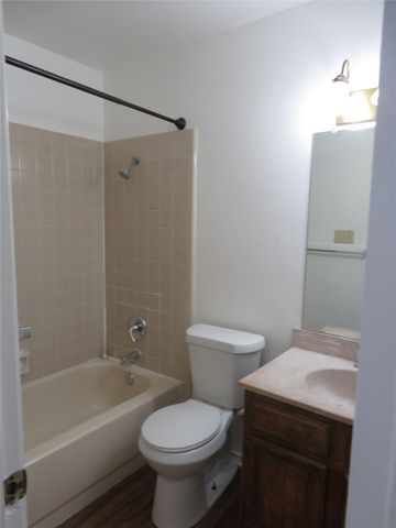 200 Idle Creek Lane, Desoto, TX 75115