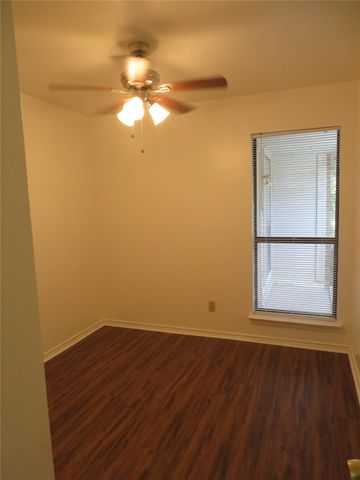 200 Idle Creek Lane, Desoto, TX 75115