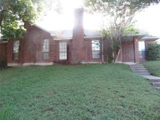 200 Idle Creek Lane, Desoto, TX 75115