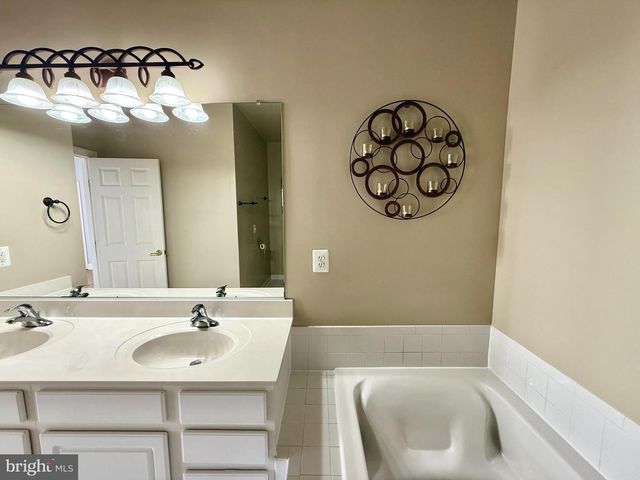 6866 WITTON CIR, Gainesville, VA 20155