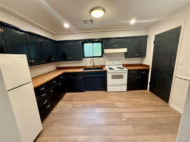 1330 NW 100th Street, Oklahoma City, OK 73114