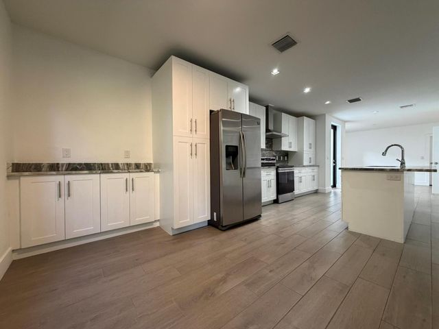 329 Bella Sol Way, West Palm Beach, FL 33406