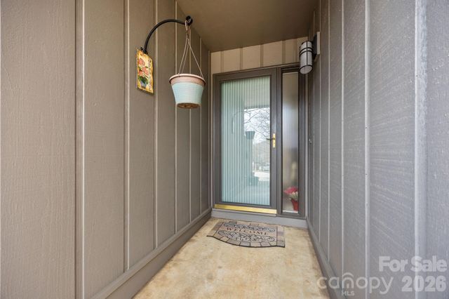 102 Crowfields Drive, Asheville, NC 28803