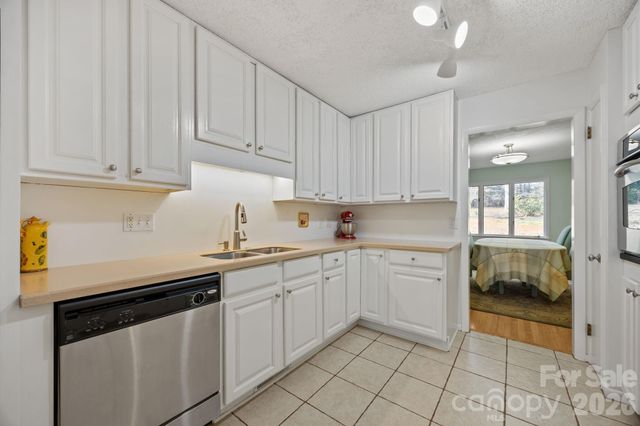 102 Crowfields Drive, Asheville, NC 28803