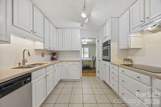102 Crowfields Drive, Asheville, NC 28803