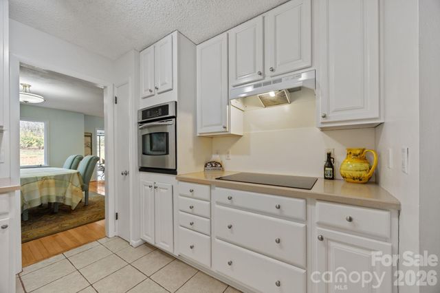 102 Crowfields Drive, Asheville, NC 28803