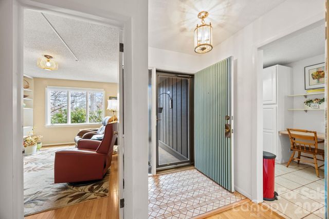 102 Crowfields Drive, Asheville, NC 28803
