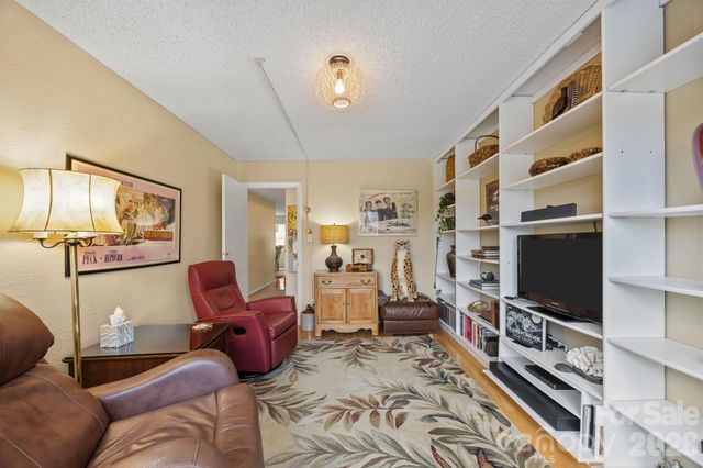 102 Crowfields Drive, Asheville, NC 28803