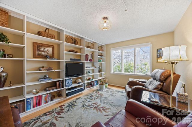 102 Crowfields Drive, Asheville, NC 28803