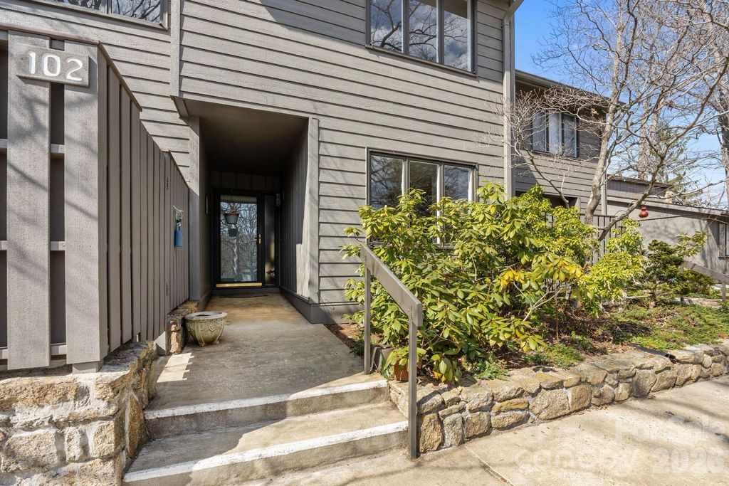 102 Crowfields Drive, Asheville, NC 28803