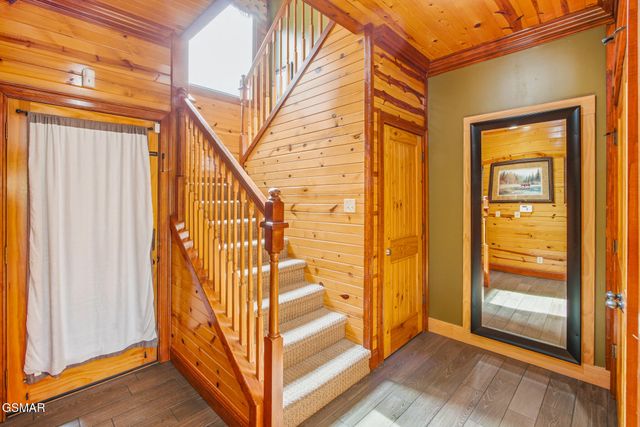 460 Big Bear Way, Pigeon Forge, TN 37863