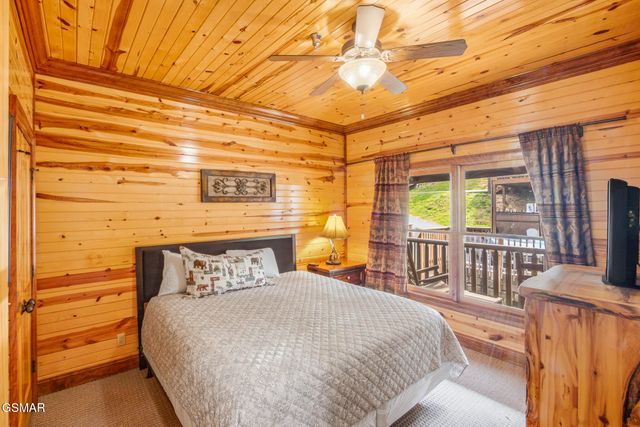 460 Big Bear Way, Pigeon Forge, TN 37863