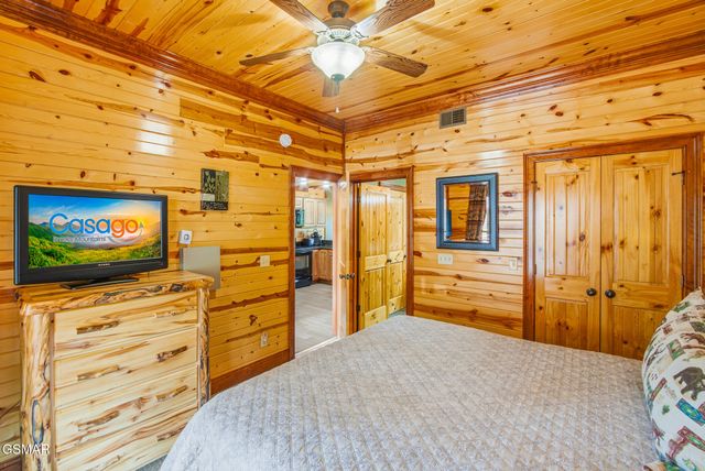 460 Big Bear Way, Pigeon Forge, TN 37863