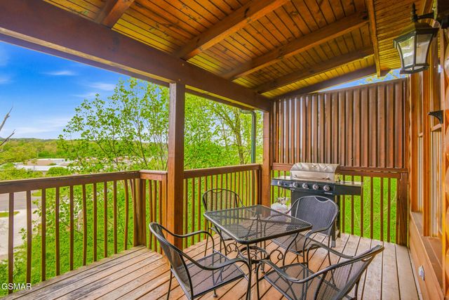 460 Big Bear Way, Pigeon Forge, TN 37863
