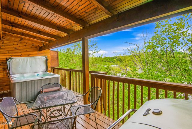 460 Big Bear Way, Pigeon Forge, TN 37863