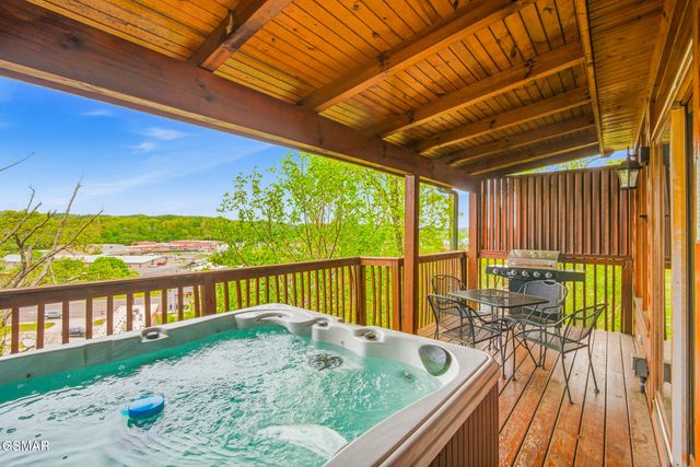 460 Big Bear Way, Pigeon Forge, TN 37863
