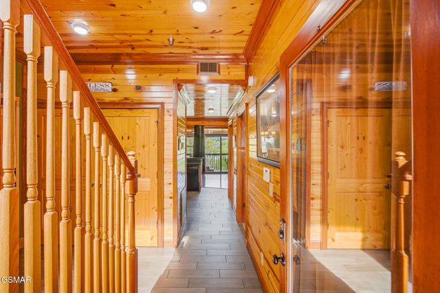 460 Big Bear Way, Pigeon Forge, TN 37863