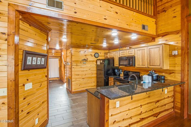 460 Big Bear Way, Pigeon Forge, TN 37863