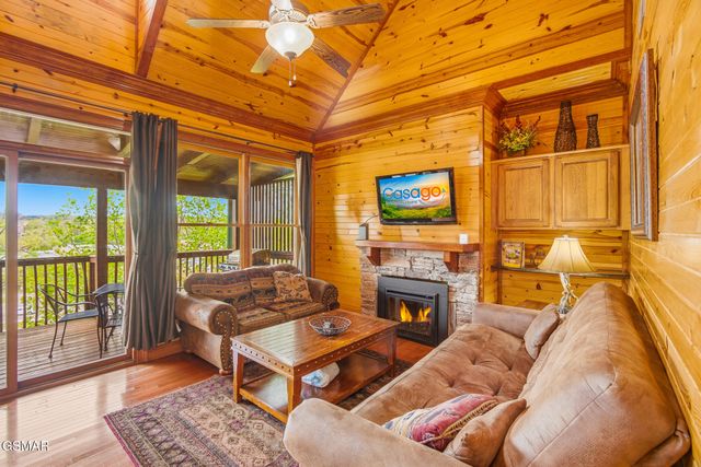 460 Big Bear Way, Pigeon Forge, TN 37863
