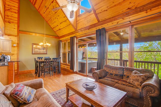 460 Big Bear Way, Pigeon Forge, TN 37863