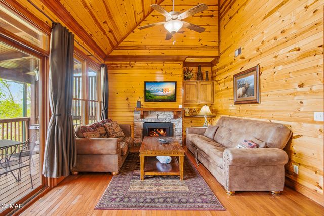 460 Big Bear Way, Pigeon Forge, TN 37863