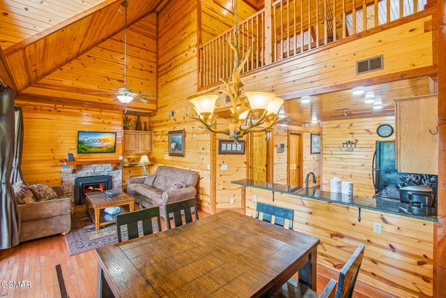 460 Big Bear Way, Pigeon Forge, TN 37863