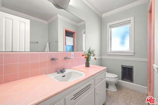 1615 N Laurel Avenue 202, Los Angeles, CA 90046