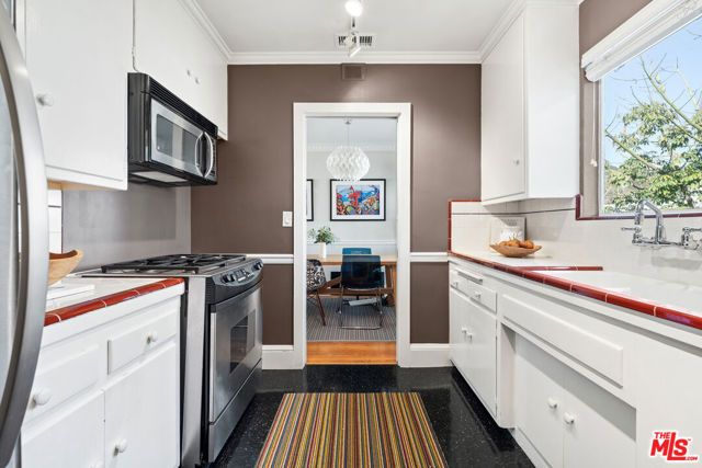 1615 N Laurel Avenue 202, Los Angeles, CA 90046