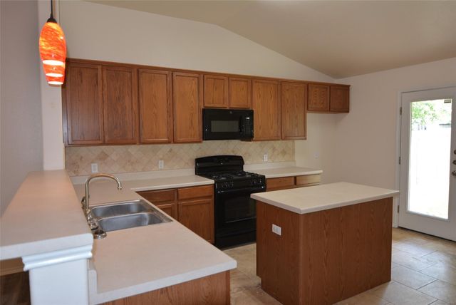 1303 Horseshoe Ranch DR, Leander, TX 78641