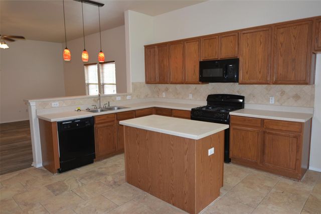 1303 Horseshoe Ranch DR, Leander, TX 78641