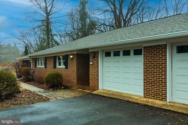 35 GRANT RD, Charles Town, WV 25414