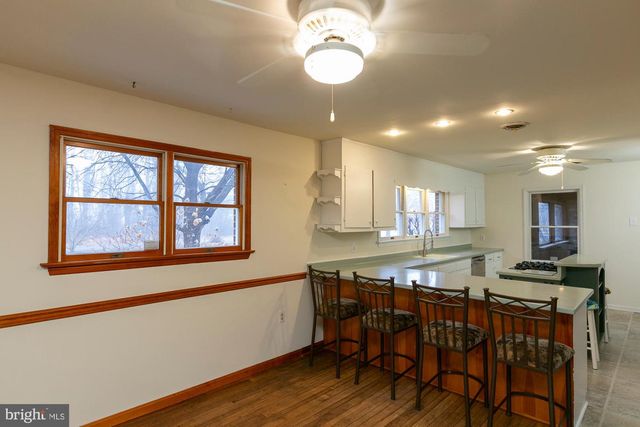 35 GRANT RD, Charles Town, WV 25414