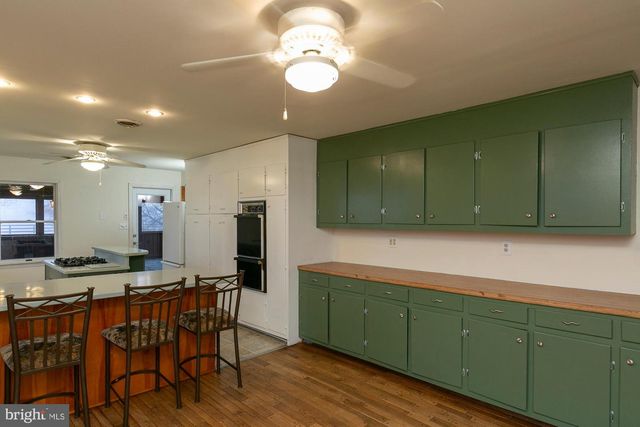 35 GRANT RD, Charles Town, WV 25414