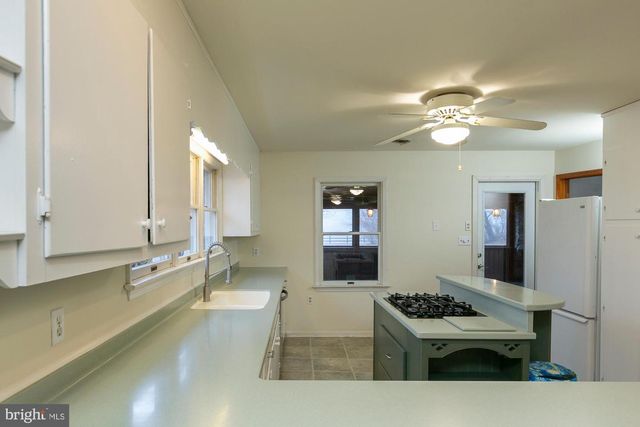 35 GRANT RD, Charles Town, WV 25414