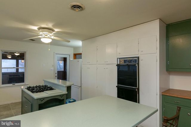 35 GRANT RD, Charles Town, WV 25414