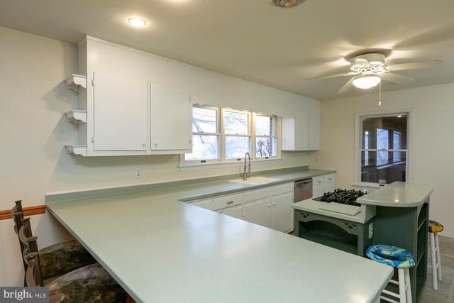 35 GRANT RD, Charles Town, WV 25414