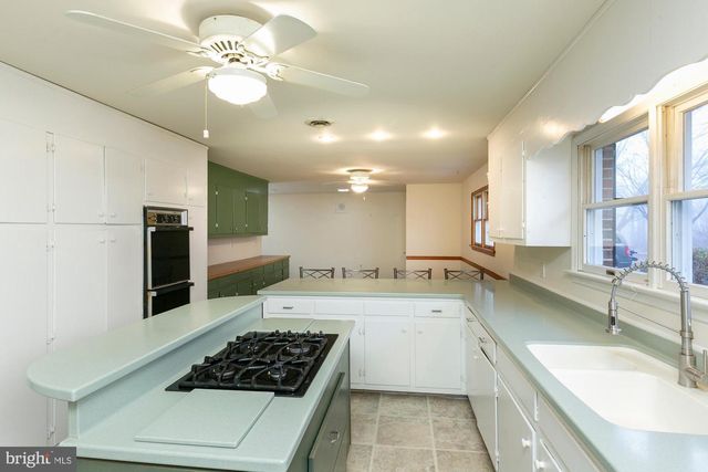 35 GRANT RD, Charles Town, WV 25414