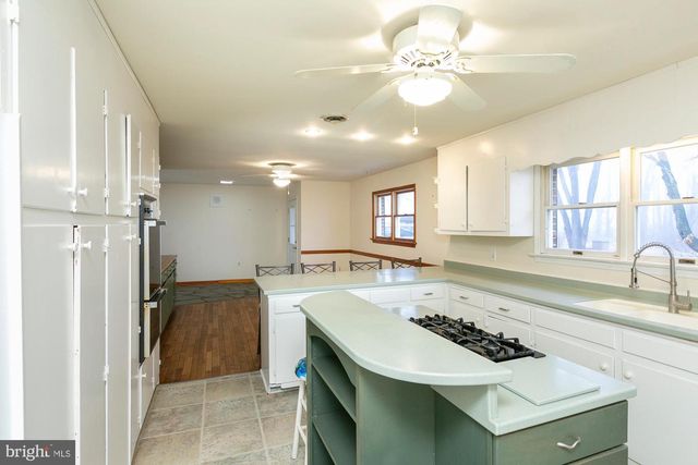 35 GRANT RD, Charles Town, WV 25414