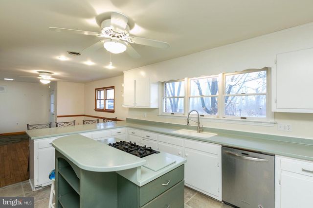 35 GRANT RD, Charles Town, WV 25414