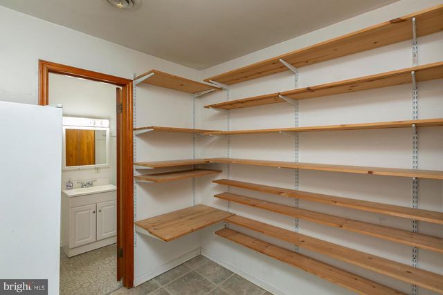 35 GRANT RD, Charles Town, WV 25414