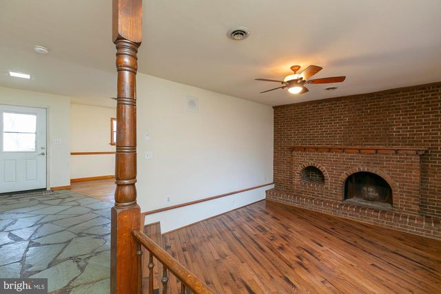 35 GRANT RD, Charles Town, WV 25414