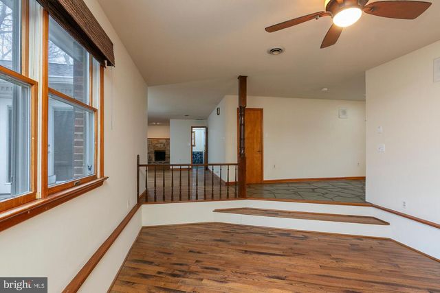 35 GRANT RD, Charles Town, WV 25414