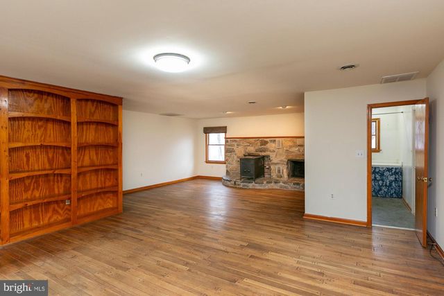 35 GRANT RD, Charles Town, WV 25414