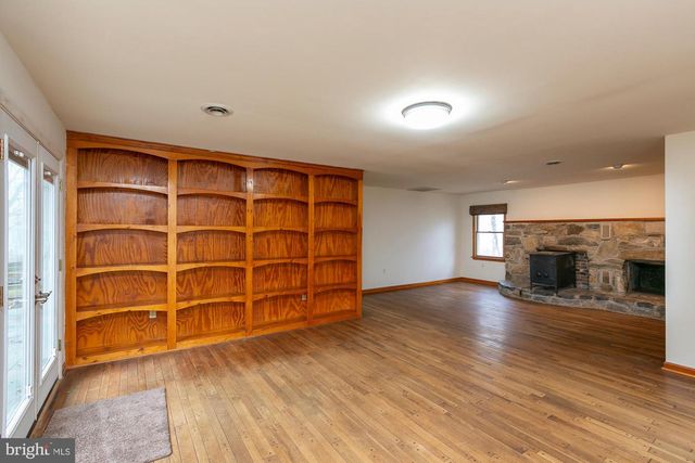 35 GRANT RD, Charles Town, WV 25414