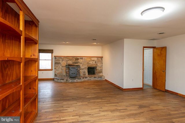 35 GRANT RD, Charles Town, WV 25414